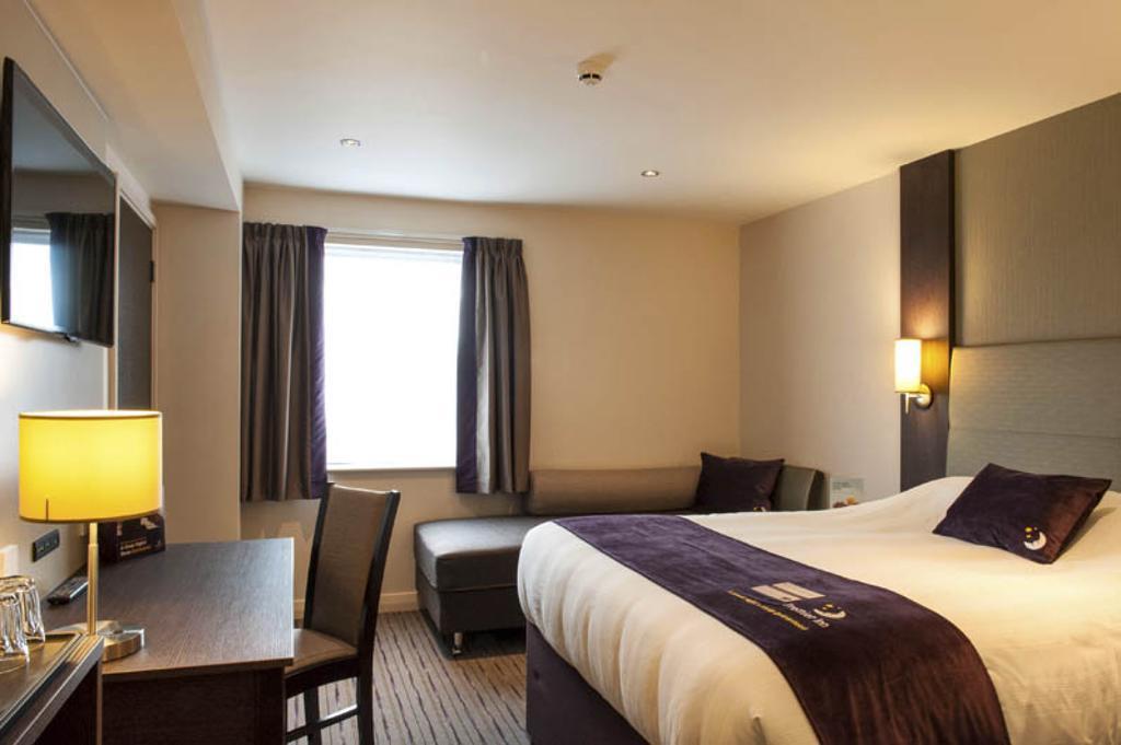 Premier Inn Uttoxeter Exterior photo