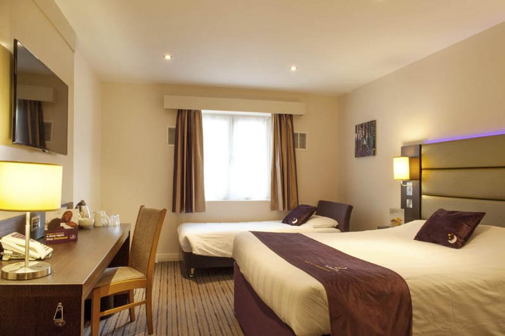 Premier Inn Uttoxeter Exterior photo