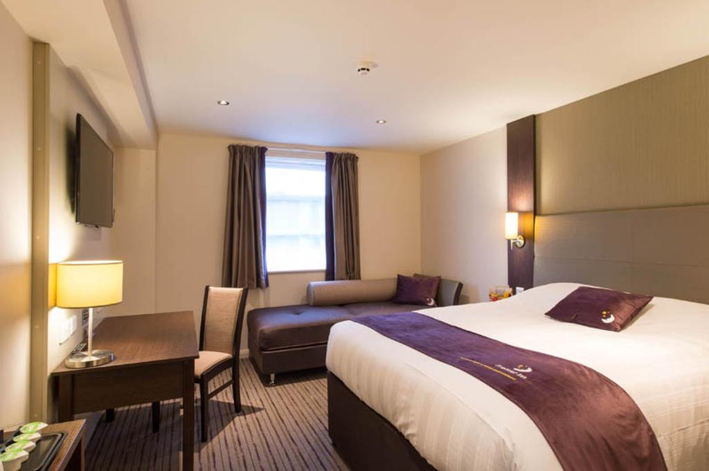 Premier Inn Uttoxeter Exterior photo