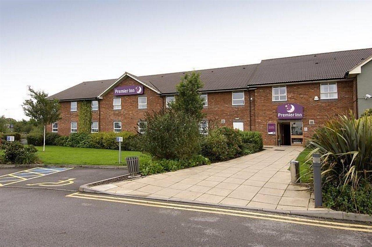 Premier Inn Uttoxeter Exterior photo